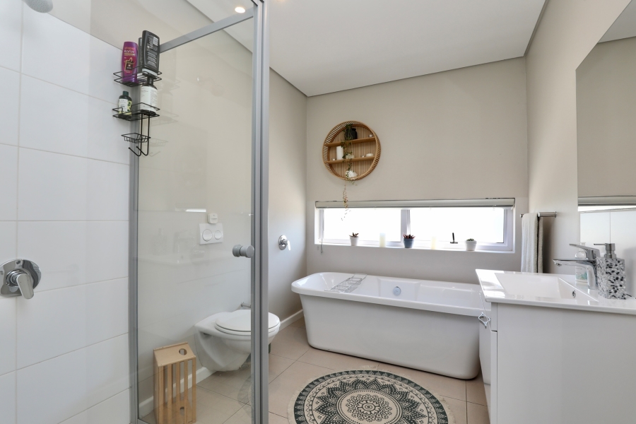 3 Bedroom Property for Sale in Somerset Lakes Western Cape